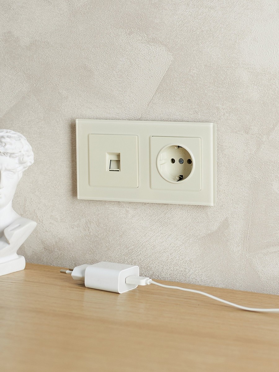 IEK Brite Рамки Рамка IEK BRITE 2-местная РУ-2-2-БрВа стекло ванильный BR-M22-G-K10