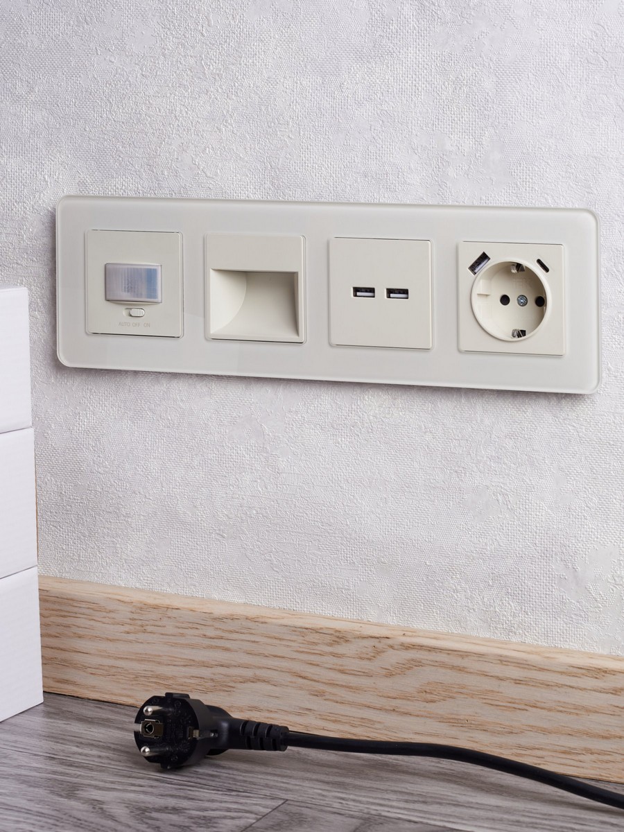 IEK Brite Бежевый Датчик движения IEK BRITE BASE Бежевый ДС10-1-БрКр BR-MS10-N-150-05-K10