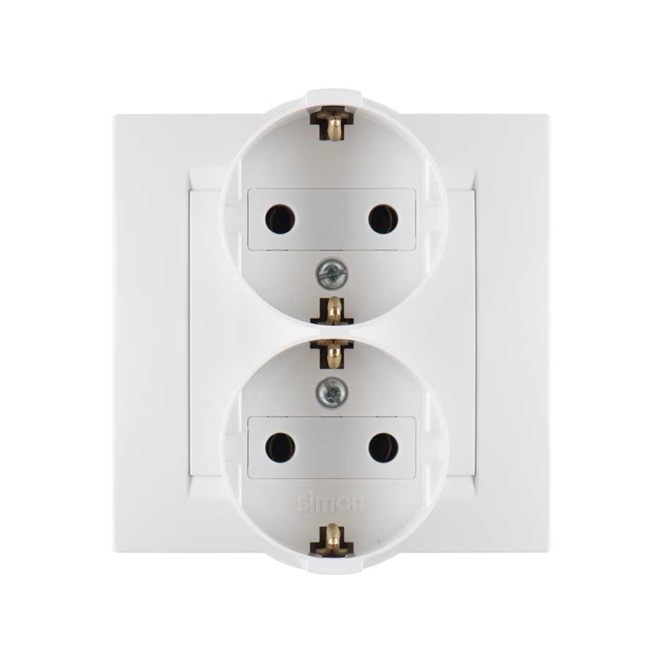 Розетки и выключатели Simon 15 Белый Розетка с/з Simon 15 Белая 2-ая литая (в сборе с рамкой) 1590459-030
