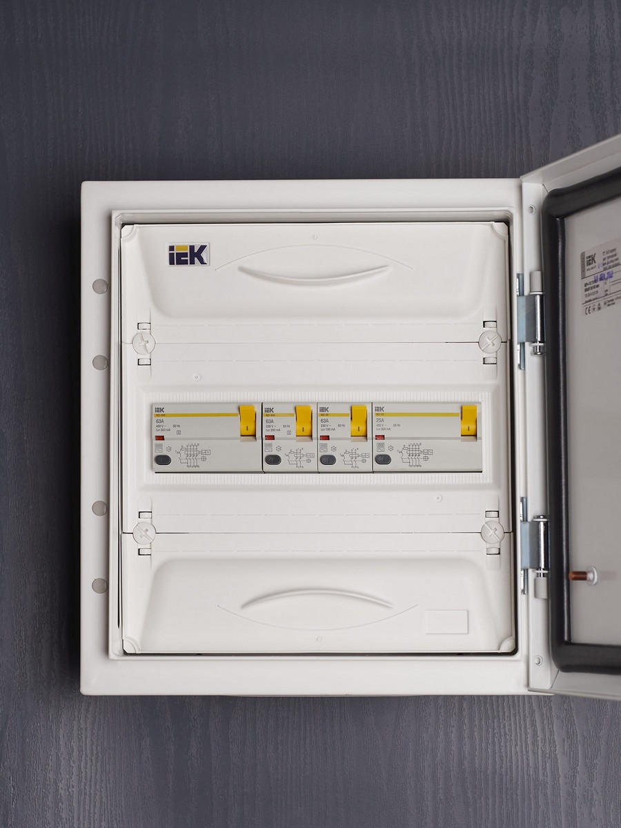 IEK Выключатель дифференциальный IEK KARAT ВД1-63 (УЗО) 2Р 63А 100мА MDV10-2-063-100 