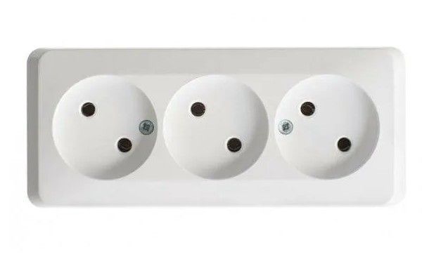 Этюд Кремовый Розетка 3-ая Systeme Electric Этюд наружный Бежевый б/з со шторками 16А 250B PA16-010K