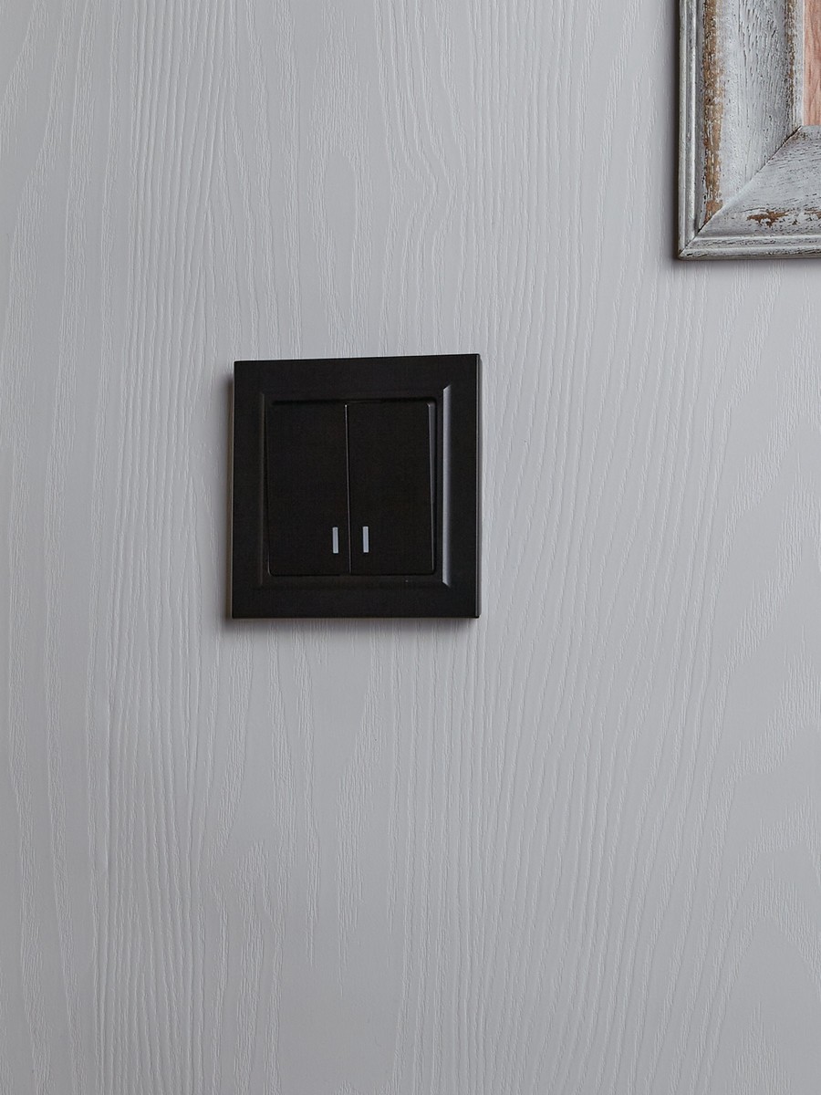 IEK Brite Рамки Рамка IEK BRITE 1-местная IP44 РУ-1-БрЧ-44 черный BR-M12-44-K02