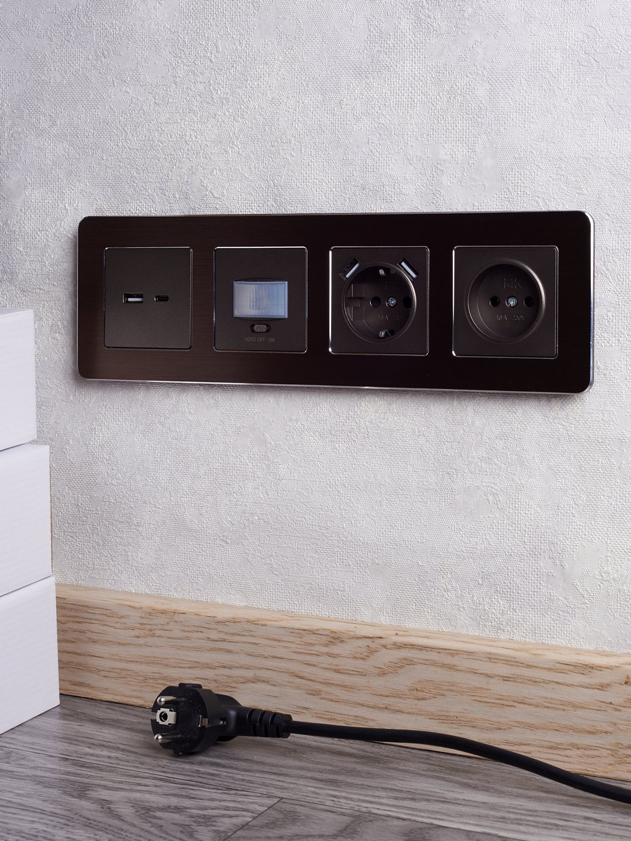 IEK Brite Бронза Розетка IEK BRITE USB A+C 18Вт РЮ11-1-БрТБ бронза BR-U22-018-K45