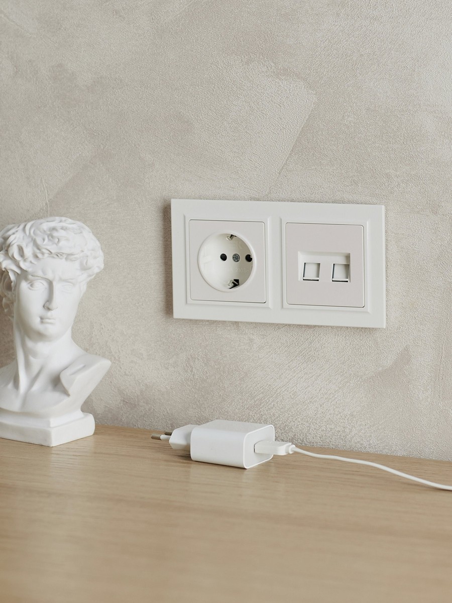 IEK Brite Рамки Рамка IEK BRITE 2-местная IP44 РУ-2-БрБ-44 белый BR-M22-44-K01