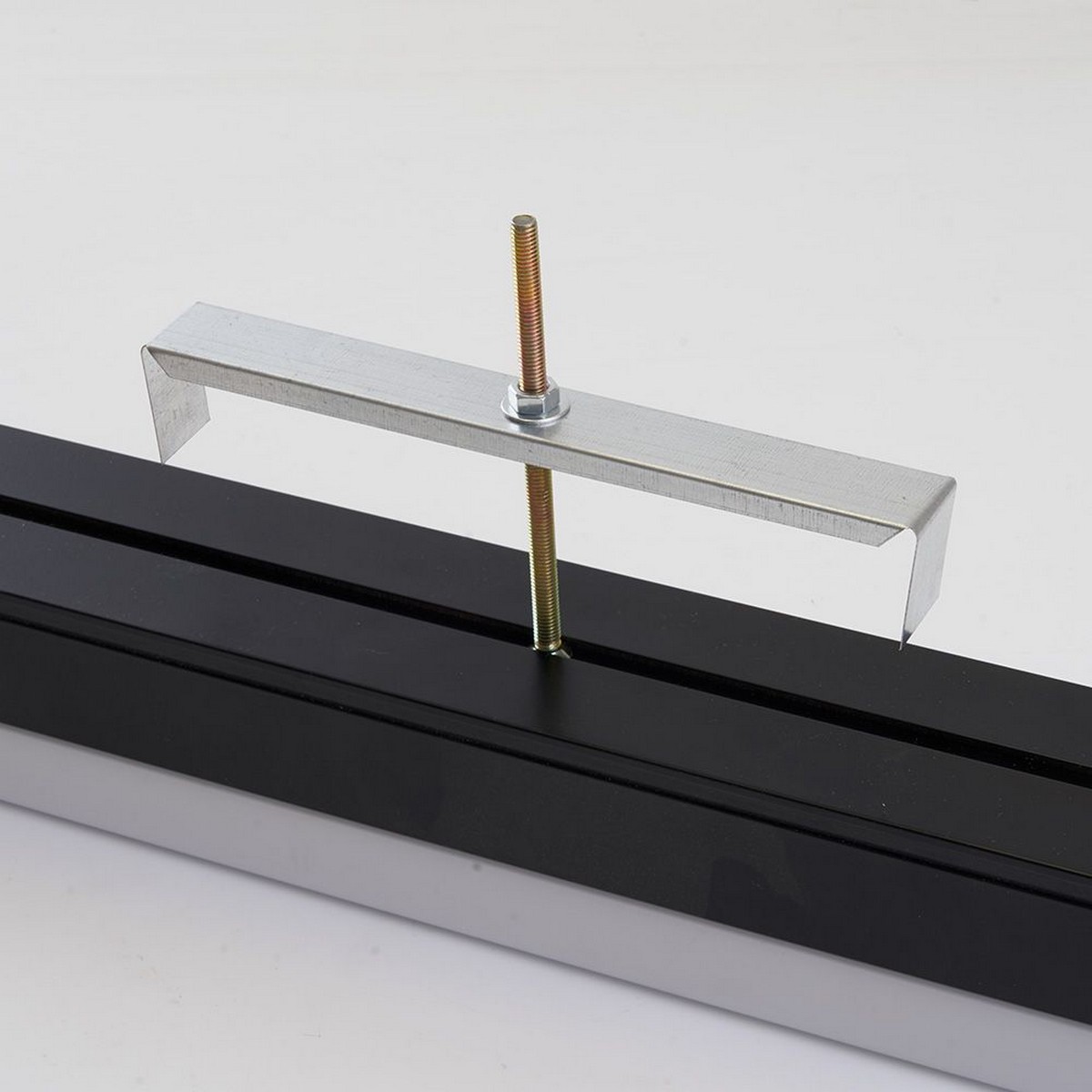 Линейные светодиодные светильники Крепеж металлический для Грильятто и рееченых потолков LD4020 41335 