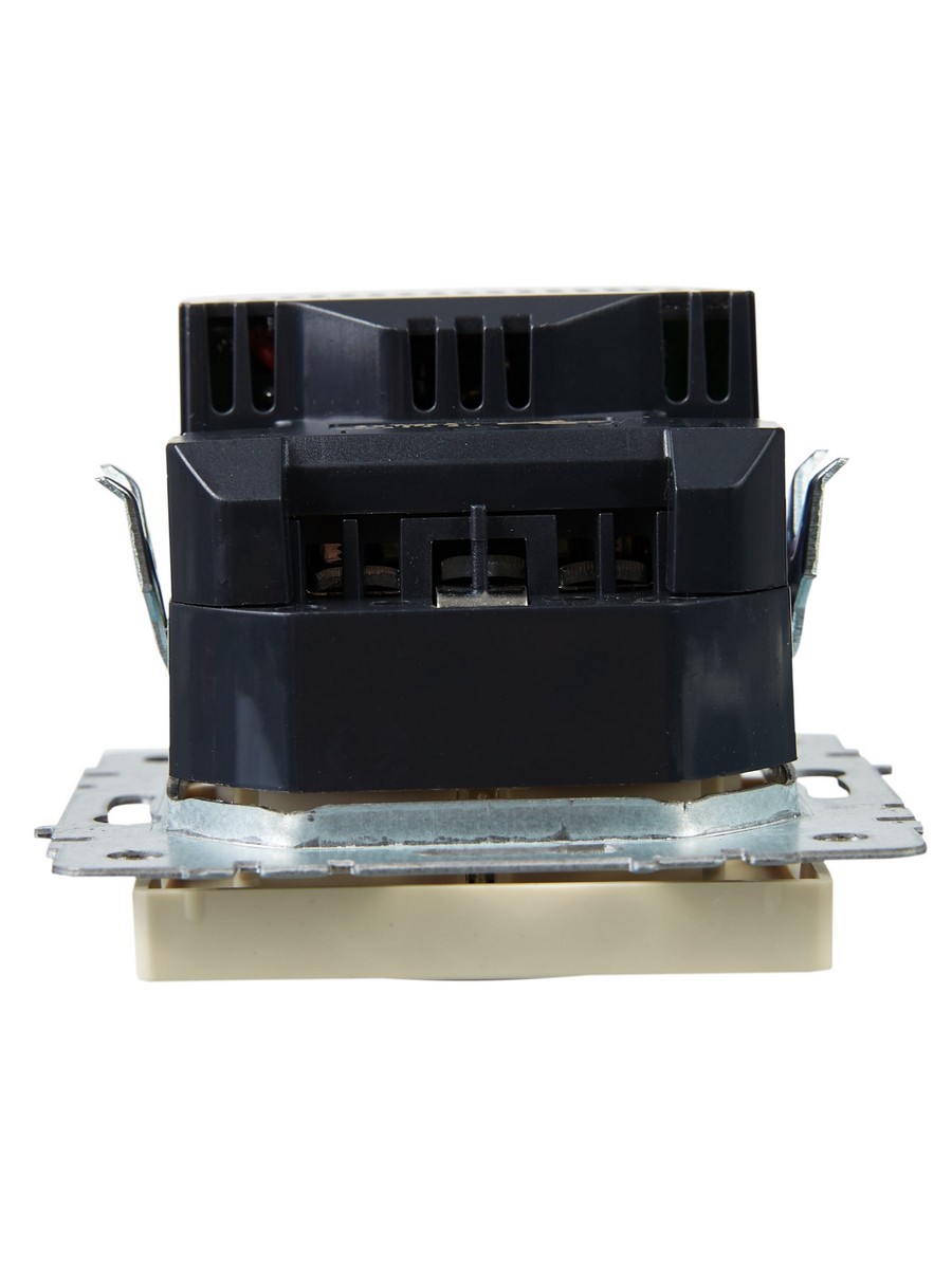 IEK Brite Бежевый Розетка IEK BRITE с с/з и шторками 16А с USB A+A 3,1А РЮш10-2-БрКр бежевый BR-R14-16-U21-D31-K10