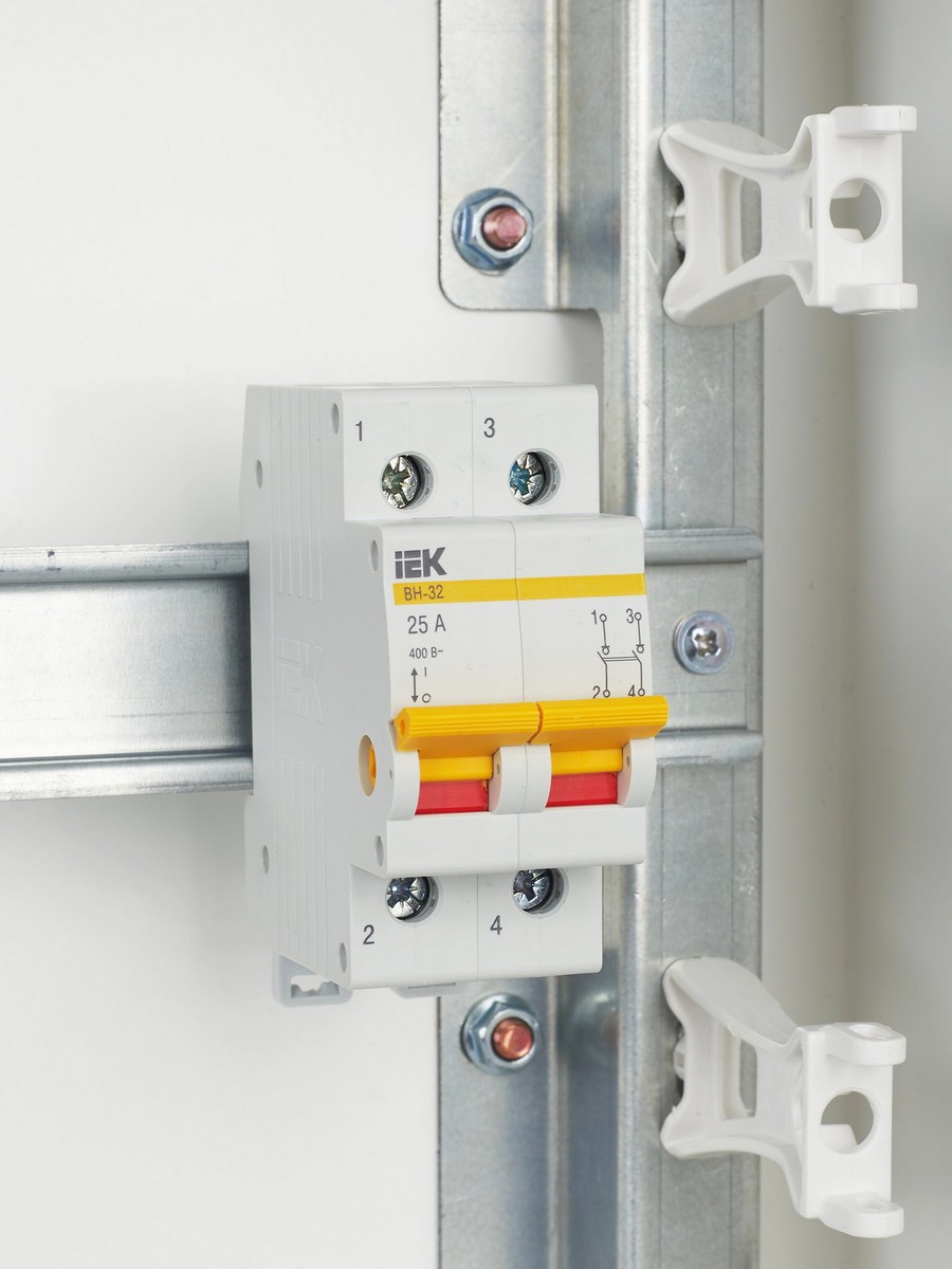 IEK Выключатель нагрузки IEK KARAT (мини-рубильник) ВН-32 2Р 25А MNV10-2-025 