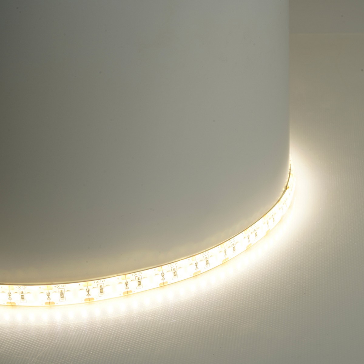 Лента светодиодная Feron LS626 180SMD(2835)/м 17Вт/м 12V 4000К IP65 5 метров 51639