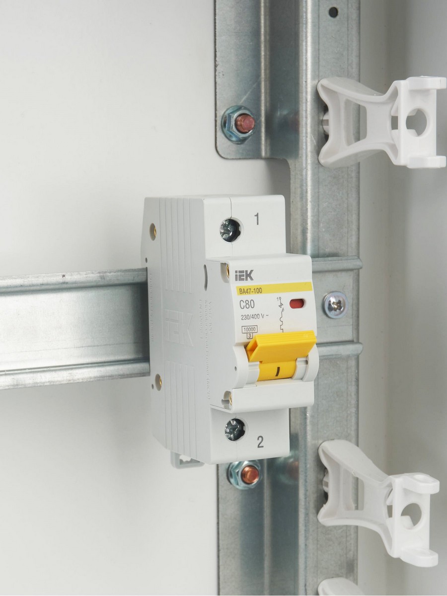 1 полюсные (однополюсные) Автоматический выключатель IEK KARAT ВА 47-100 1Р 80А 10 кА х-ка С MVA40-1-080-C 