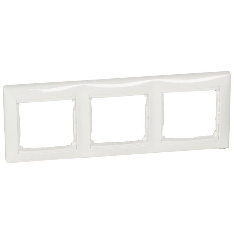 Legrand Valena Classic Белый Рамка Legrand Valena белый 3-ая гориз 774453