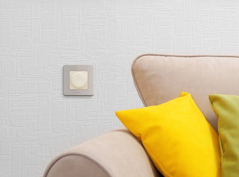 Legrand Inspiria Слоновая кость Светорегулятор Legrand INSPIRIA Слоновая кость поворотный без нейтрали 300Вт 673791