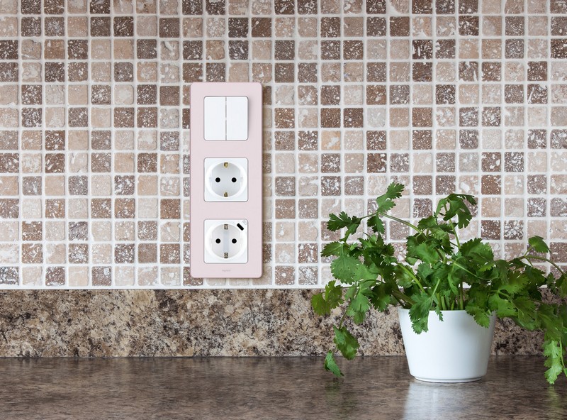 Рамка Legrand INSPIRIA Розовый 3 поста 673954