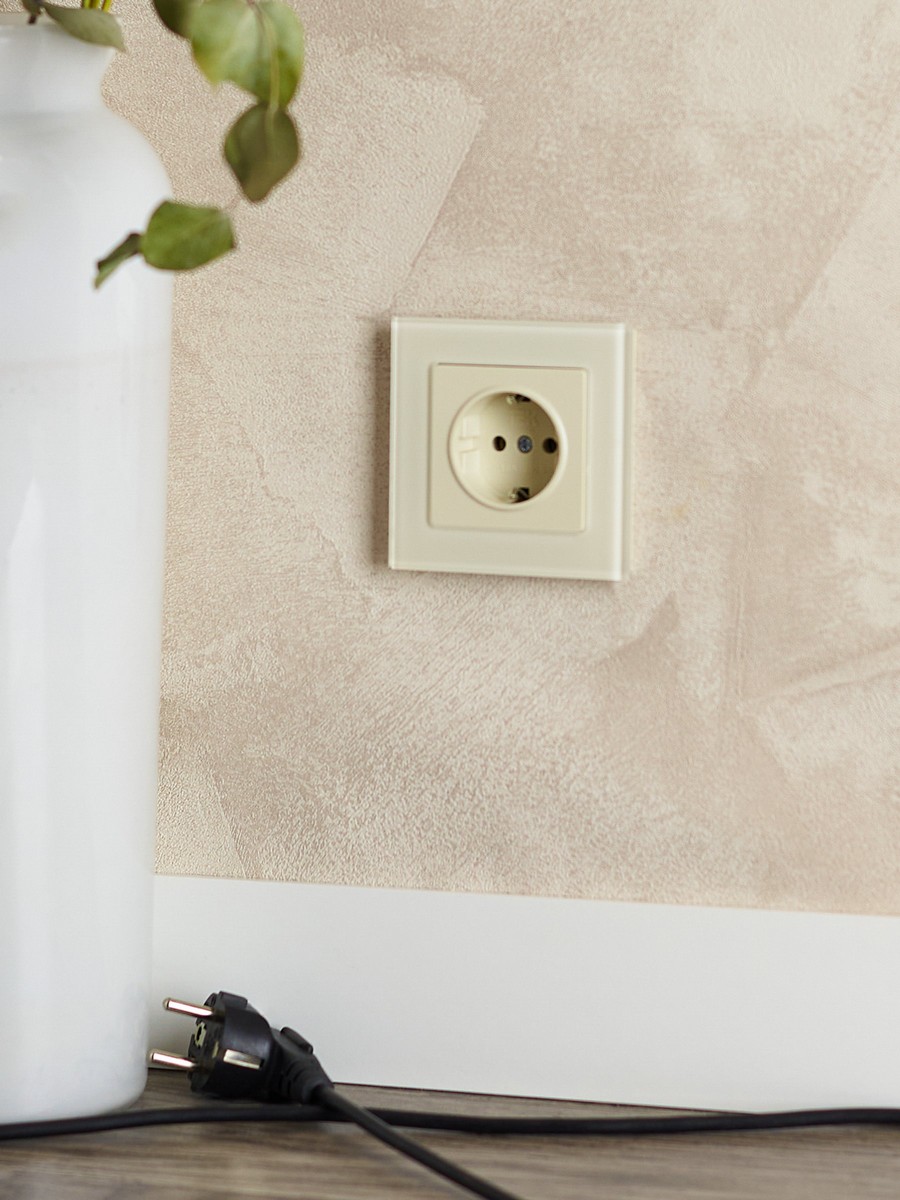 IEK Brite Рамки Рамка IEK BRITE 1-местная РУ-1-2-БрВа стекло ванильный BR-M12-G-K10