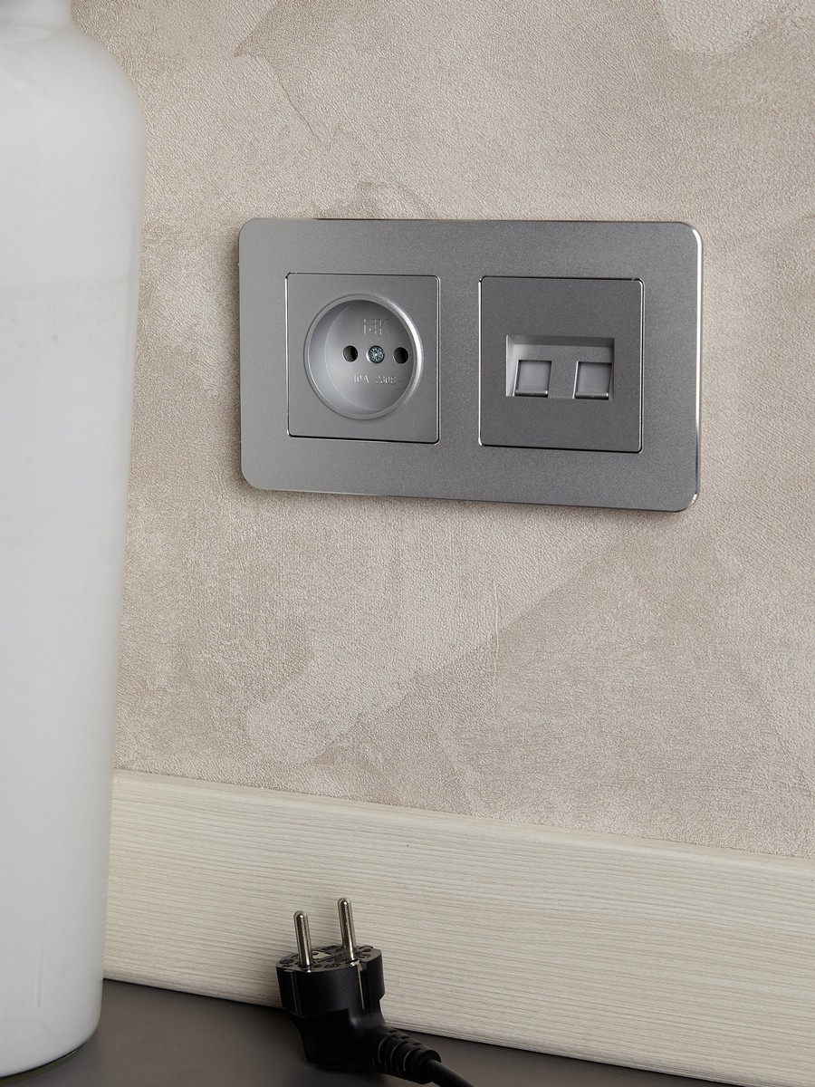 IEK Brite Рамки Рамка IEK BRITE DECOR Алюминий металл. скругл.угол 2-м РУ-2-1-Бр RE BR-M22-M-01-K47