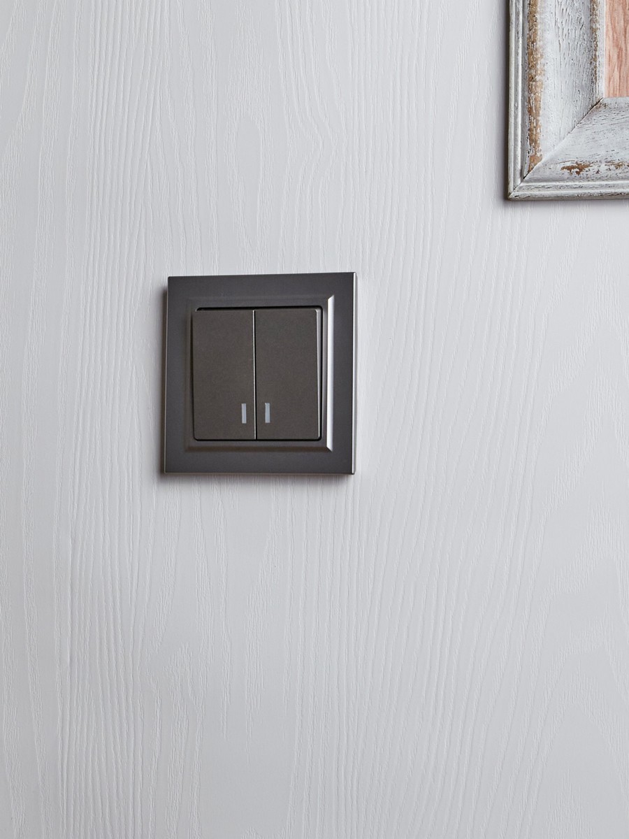 IEK Brite Сталь Выключатель IEK BRITE 2-клавишный с индикацией 10А ВС10-2-1-БрС сталь BR-V20-1-10-K46