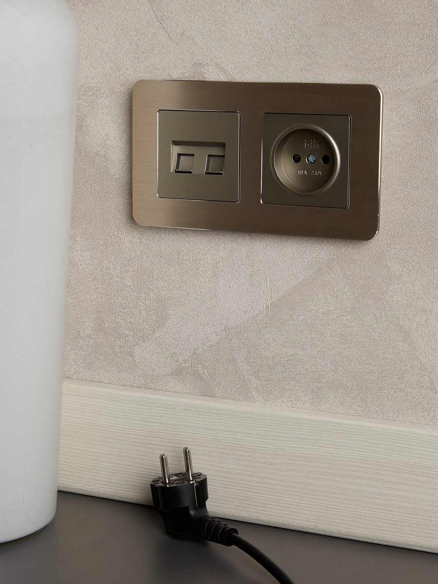 IEK Brite Шампань Розетка IEK BRITE BASE Шампань без з/к с з/ш 10А РСш10-2-БрШ BR-R13-10-K37