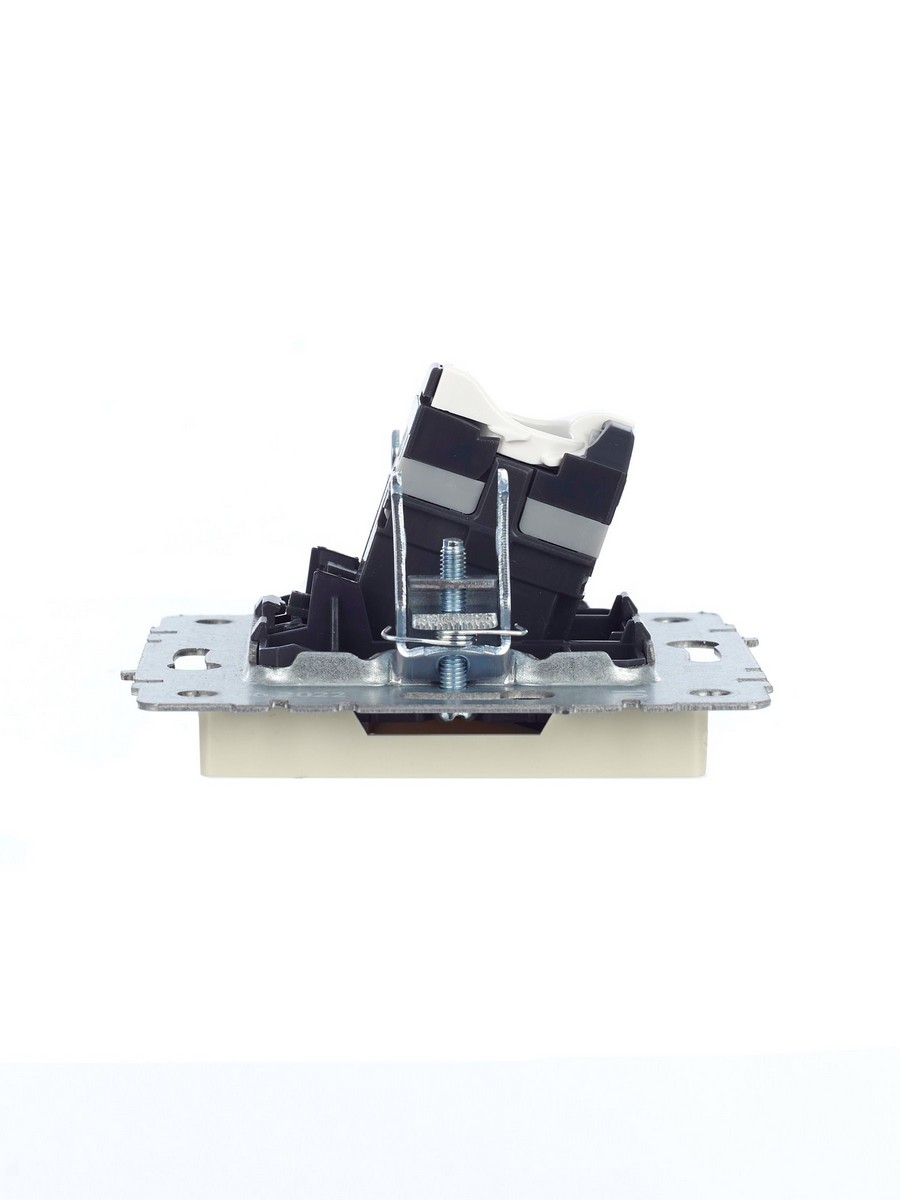 IEK Brite Бежевый Розетка IEK BRITE компьютерная RJ45 кат.5E РК10-БрКр бежевый BR-K10-1-K10