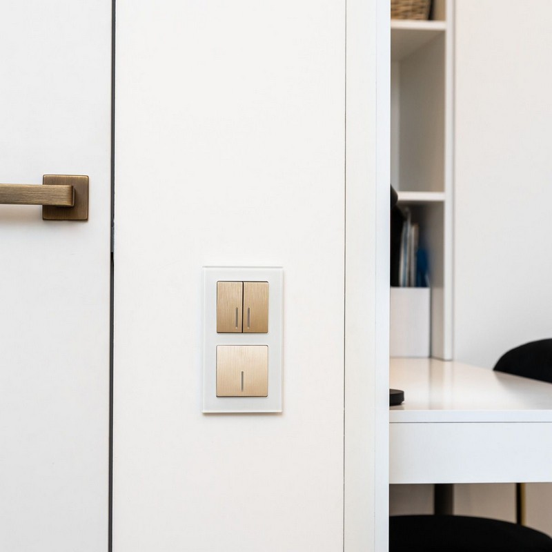 Werkel Шампань рифленный механизмы Выключатель Werkel двухклавишный  проходной с подсветкой (шампань рифленый) W1122110