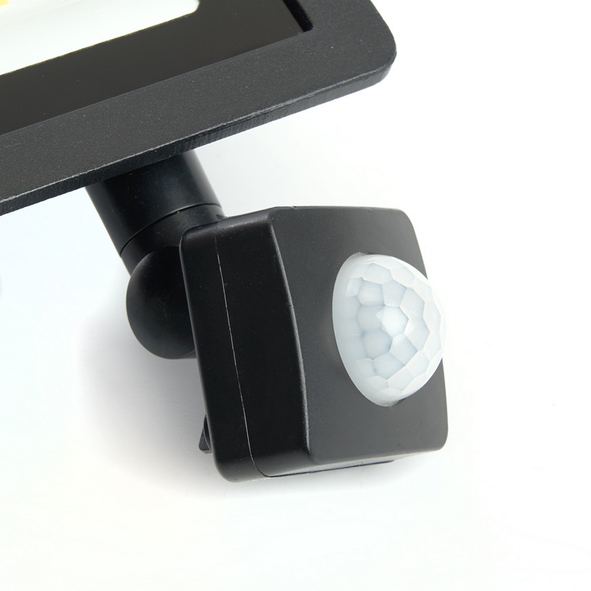 Прожекторы светодиодные Светодиодный прожектор Saffit SFL80-50 IP65 50W с датчиком движения Черный 6400K 29524 