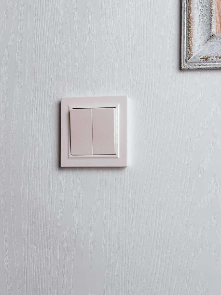 IEK Brite Жемчуг Выключатель IEK BRITE Жемчуг 2-кл. 10А в сб. ВСР10-2-0-БрЖ BR-V20-0-10-K36-F