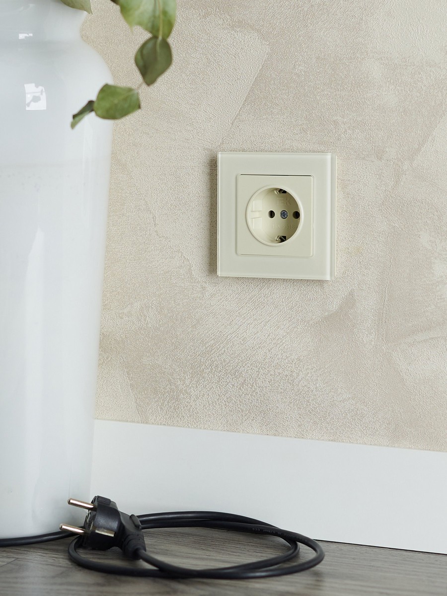 IEK Brite Бежевый Розетка IEK BRITE с/з без шторок 16А РС11-1-0-БрКр бежевый BR-R11-16-K10