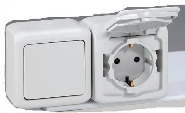 Накладные Розетки и выключатели Legrand Quteo IP44 Серый Выключатель+розетка Legrand Quteo с/заземлением IP44 серый  782348