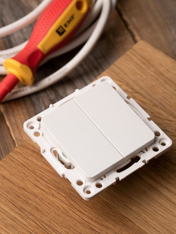 EKF Стокгольм белый Выключатель проходной EKF PROxima Стокгольм Белый 2-кл 10А  EYV10-027-10