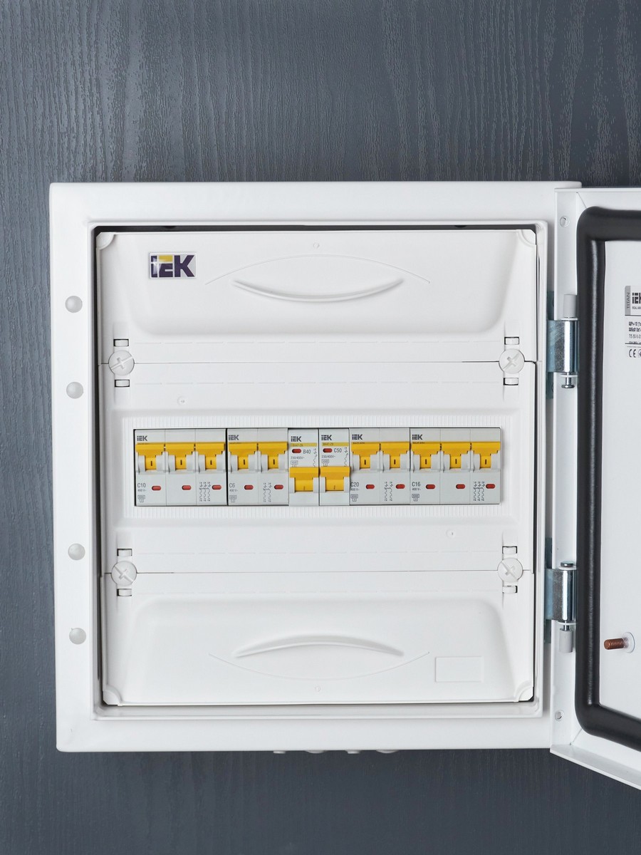 1 полюсные (однополюсные) Автоматический выключатель IEK KARAT ВА47-29 1Р 50А 4,5кА х-ка С MVA20-1-050-C 