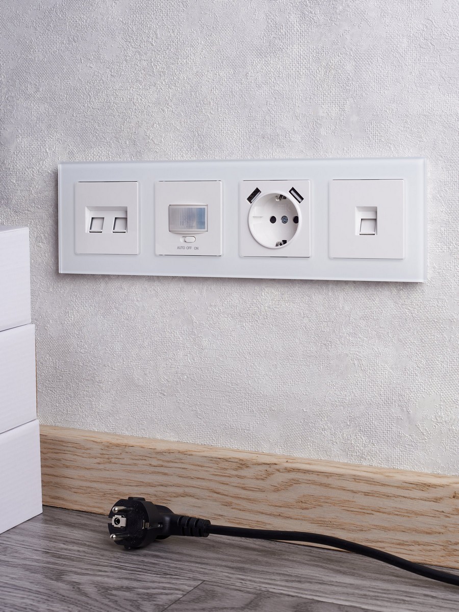 IEK Brite Рамки Рамка IEK BRITE DECOR Белый матовый стекло 4-м РУ-4-2-Бр BR-M42-G-31-K01