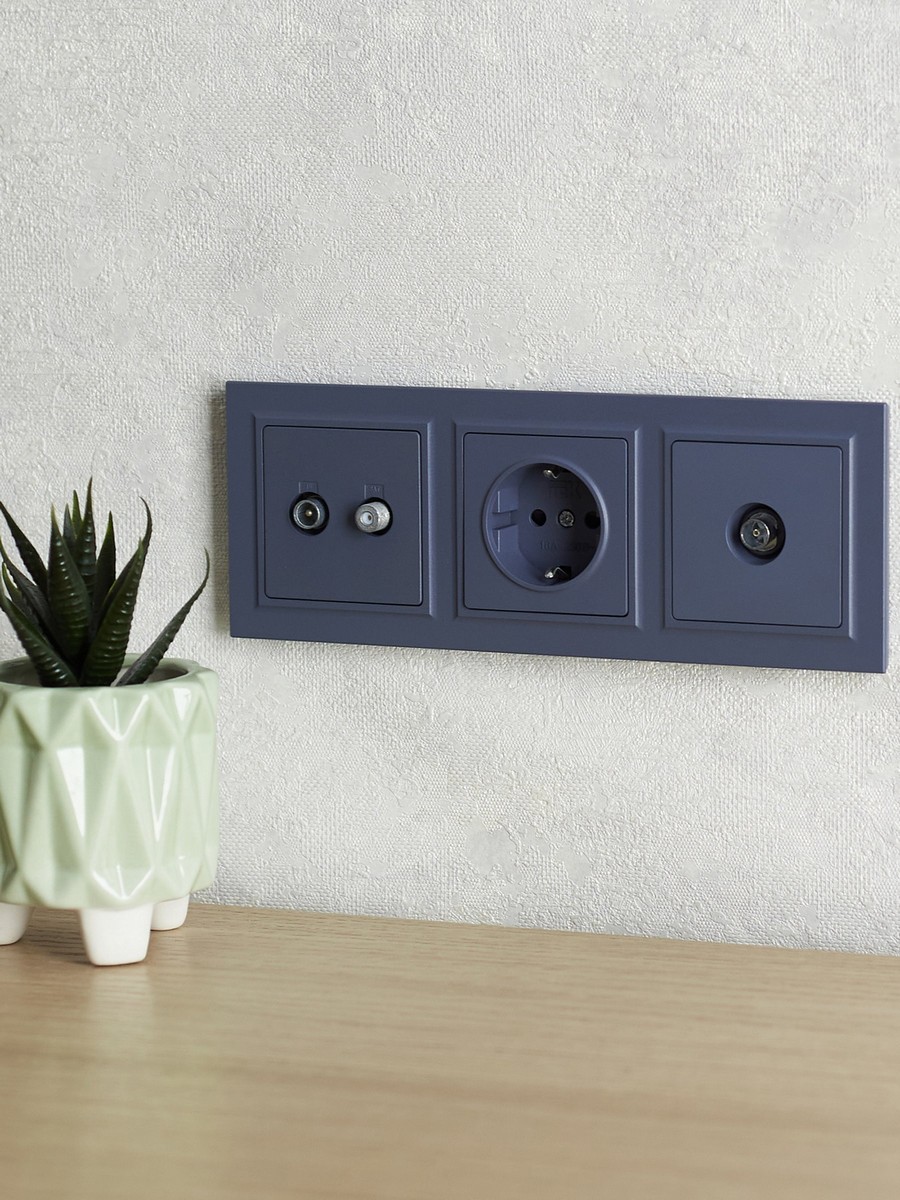 IEK Brite Рамки Рамка IEK BRITE 3-местная РУ-3-БрМ маренго BR-M32-K35