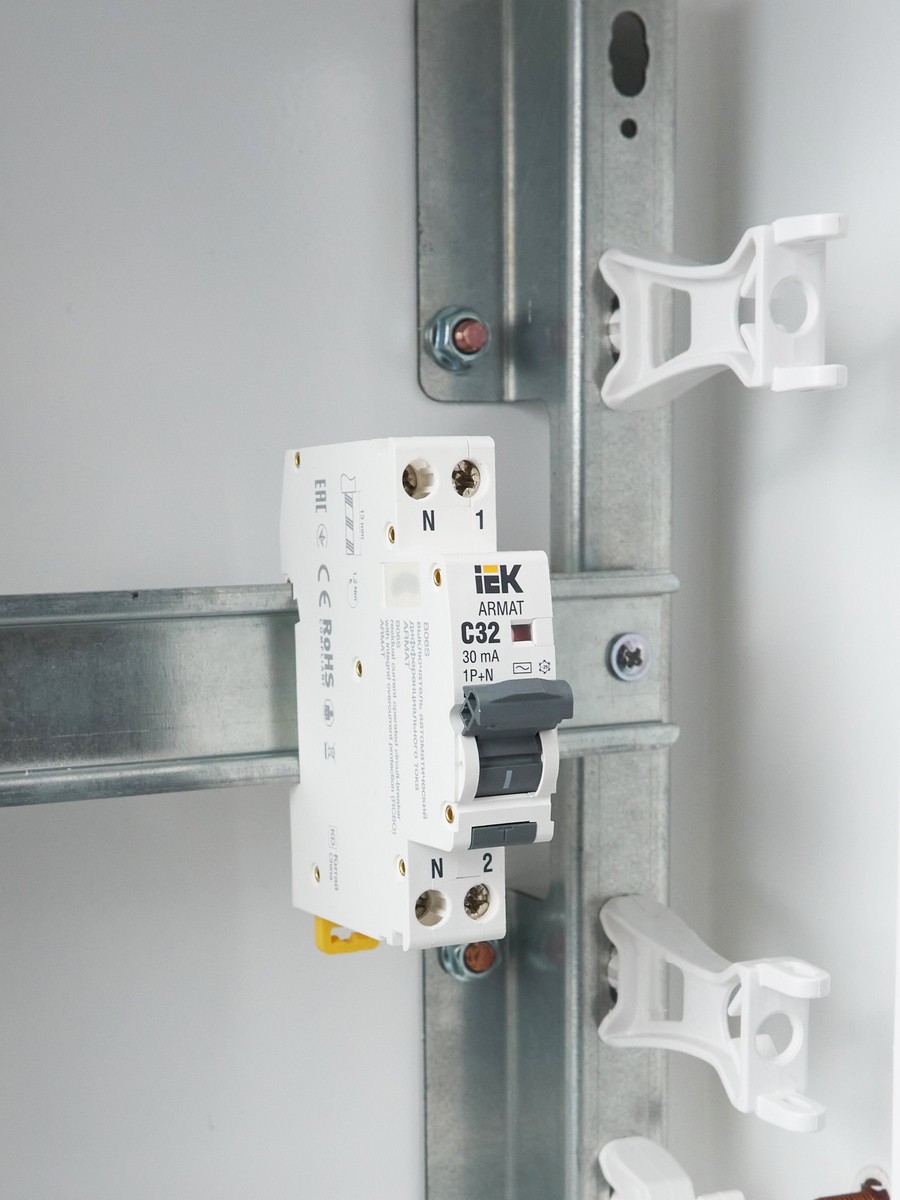IEK АВДТ Дифф. Автомат IEK ARMAT B06S 1P+NP C32 30мА тип AC (18мм) AR-B06S-1N-C32C030 