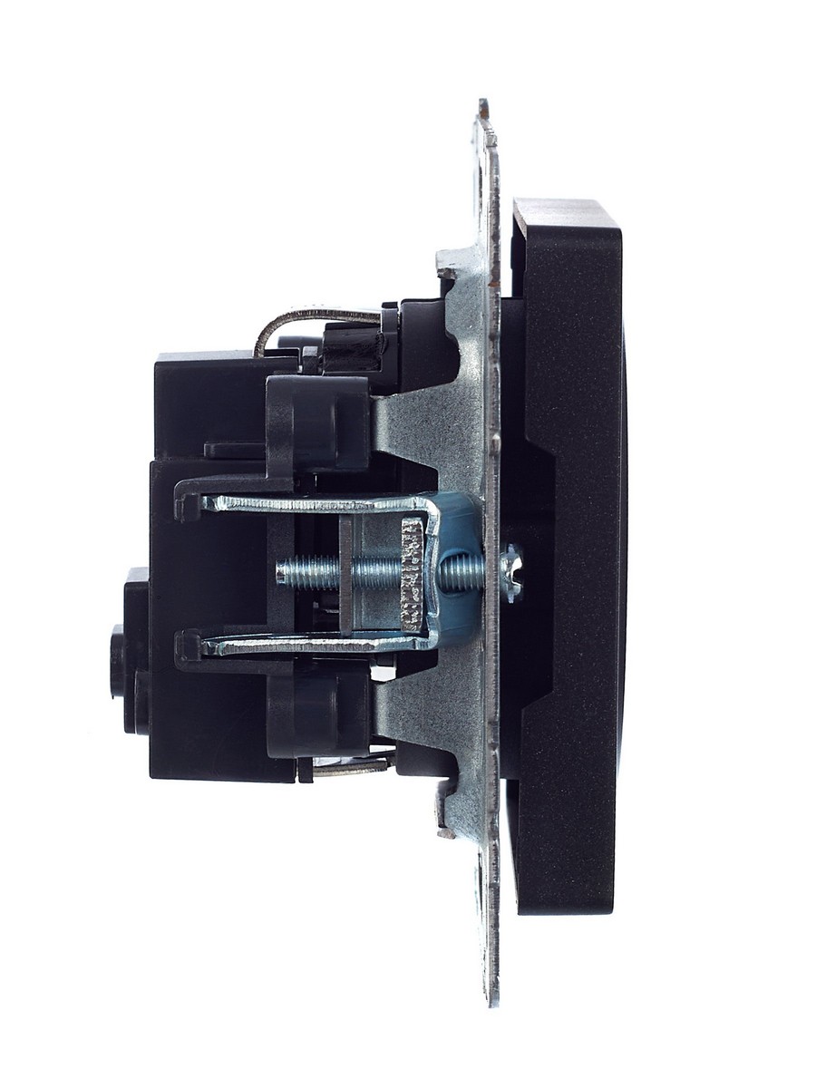 IEK Brite Черный Розетка IEK BRITE с/з с шторками 16А РС14-1-0-БрЧ черный BR-R14-16-K02