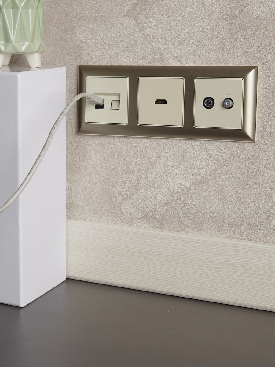 IEK Brite Бежевый Розетка IEK BRITE HDMI РHDMI-0-БрКр бежевый BR-H10-K10