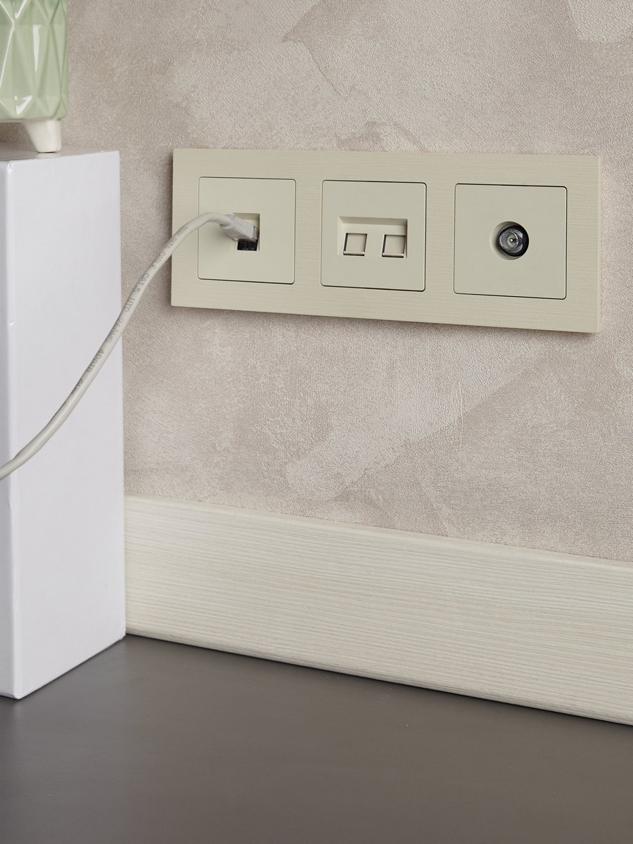 IEK Brite Бежевый Розетка IEK BRITE компьютерная двойная RJ45 кат.5E РК10-2-БрКр бежевый BR-K20-1-K10