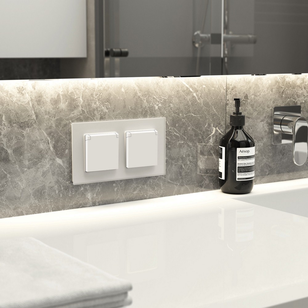 Рамки Werkel Senso Рамка Werkel на 2 поста Senso (белый, стекло soft-touch) W00231010