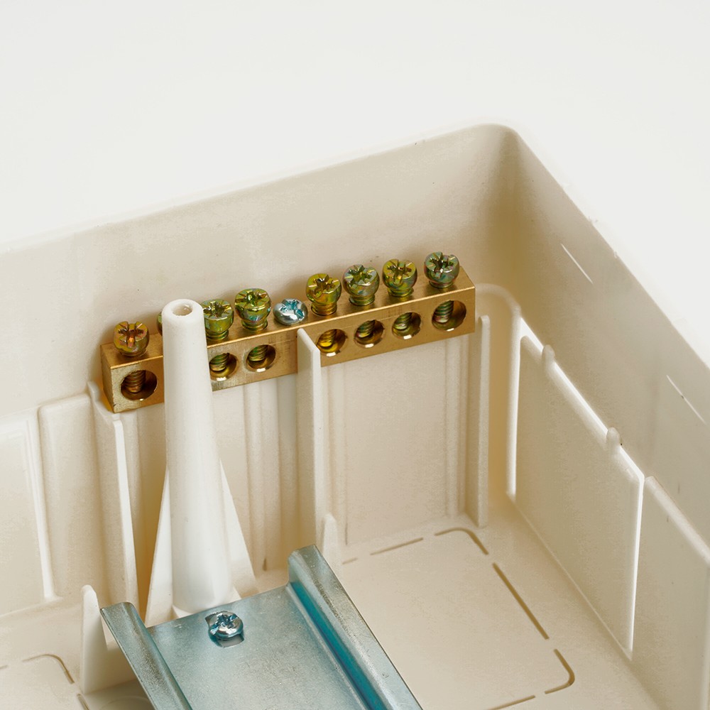 Пластиковые боксы и щиты Stekker Бокс встраиваемый STEKKER EBX50-2/06-20 6 модулей белый пластик серия Standart 49635