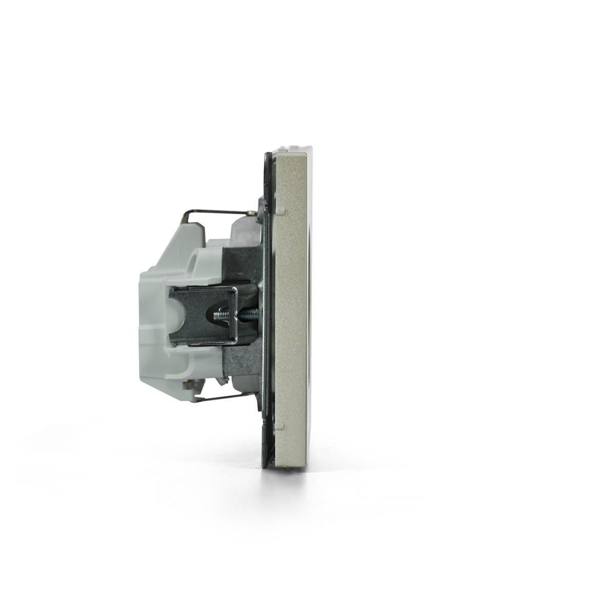 ArtGallery Шампань Розетка SystemeElectric ArtGallery Шампань с заземлением со шторками, 16А быстрозажим. клем. GAL000545S