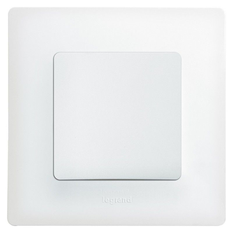 Legrand Etika Белый Переключатель Legrand Etika белый 1-клавишный 10А, винт. клем. 672205