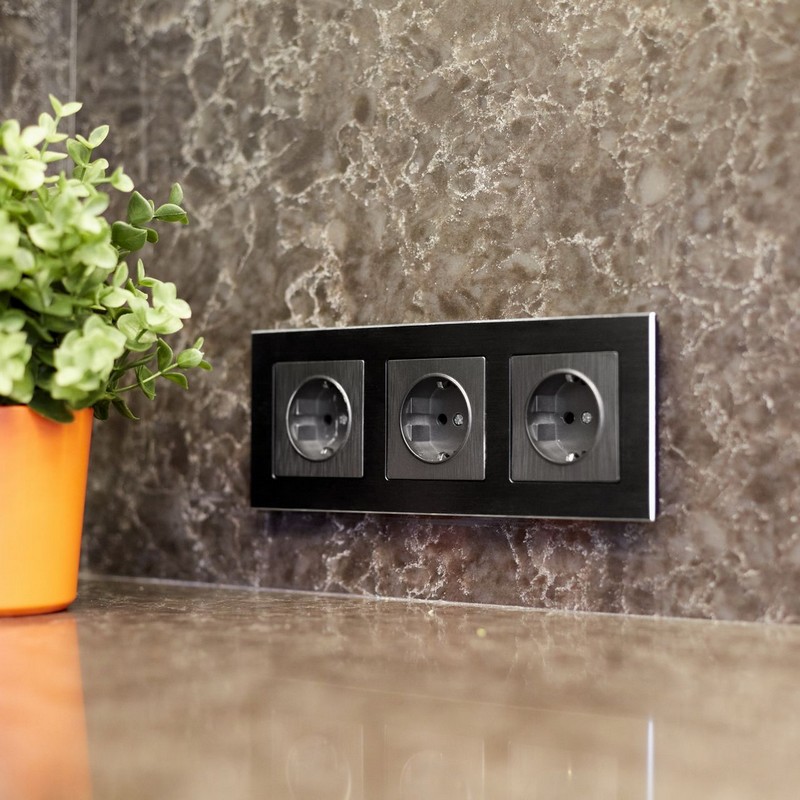 Рамки Werkel Aluminium Рамка Werkel Aluminium на 3 поста (черный алюминий) W0031708