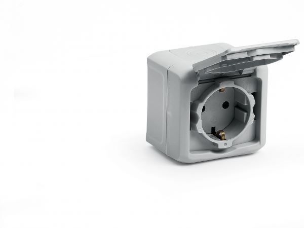 Накладные Розетки и выключатели Legrand Quteo IP44 Серый Розетка Legrand Quteo с заземлением со шторками IP44 серая  782351