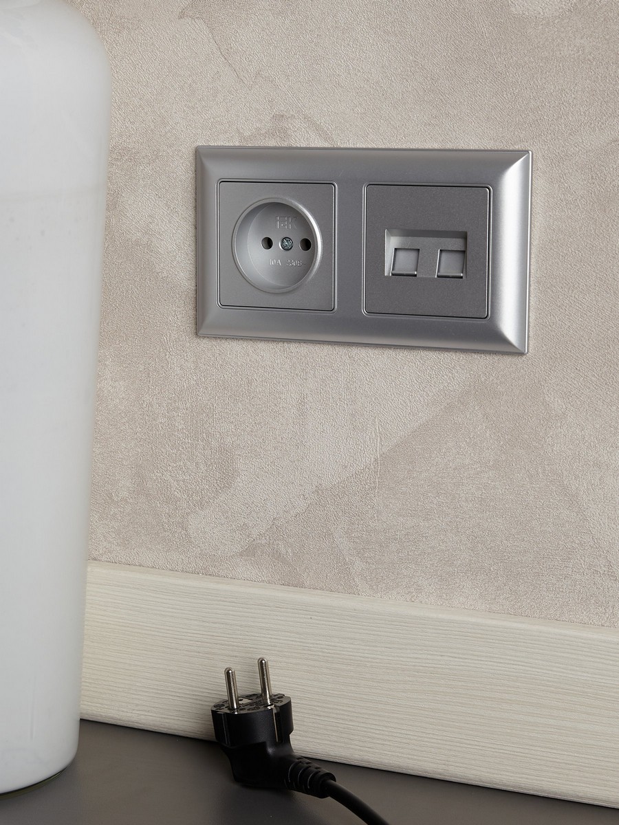 IEK Brite Рамки Рамка IEK BRITE DECOR Алюминий 3D-форма 2-м РУ-2-Бр BR-M22-12-K47