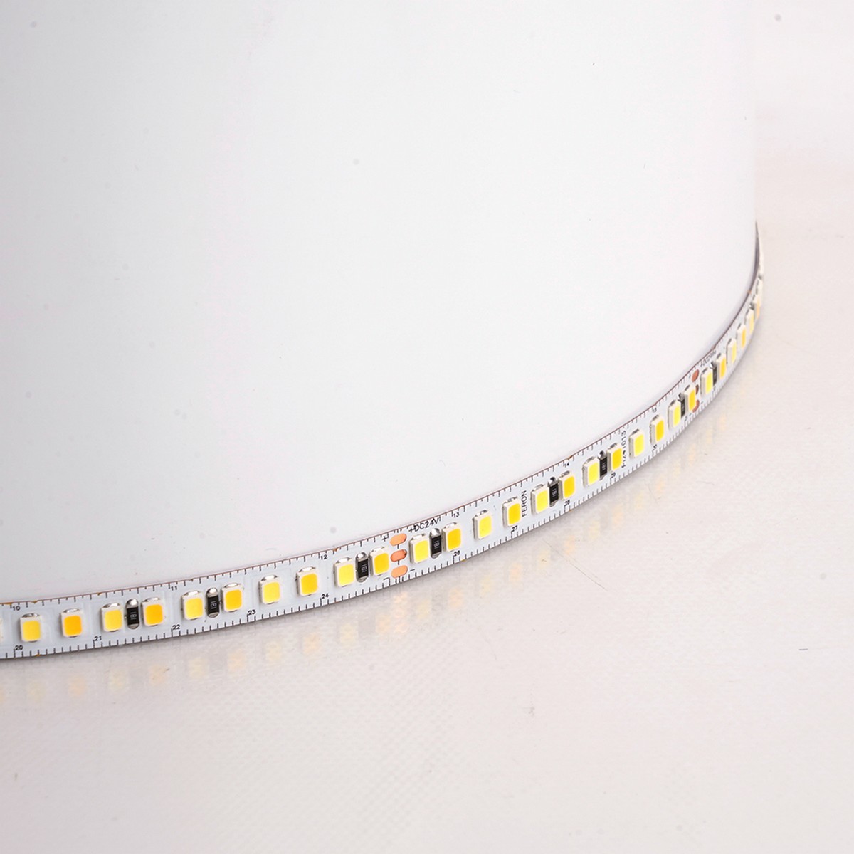 Светодиодная лента белая теплая Лента светодиодная Feron LS504 192SMD(2835)/м 16Вт/м 24V 3000К+6500K IP20 5 метров 51835 