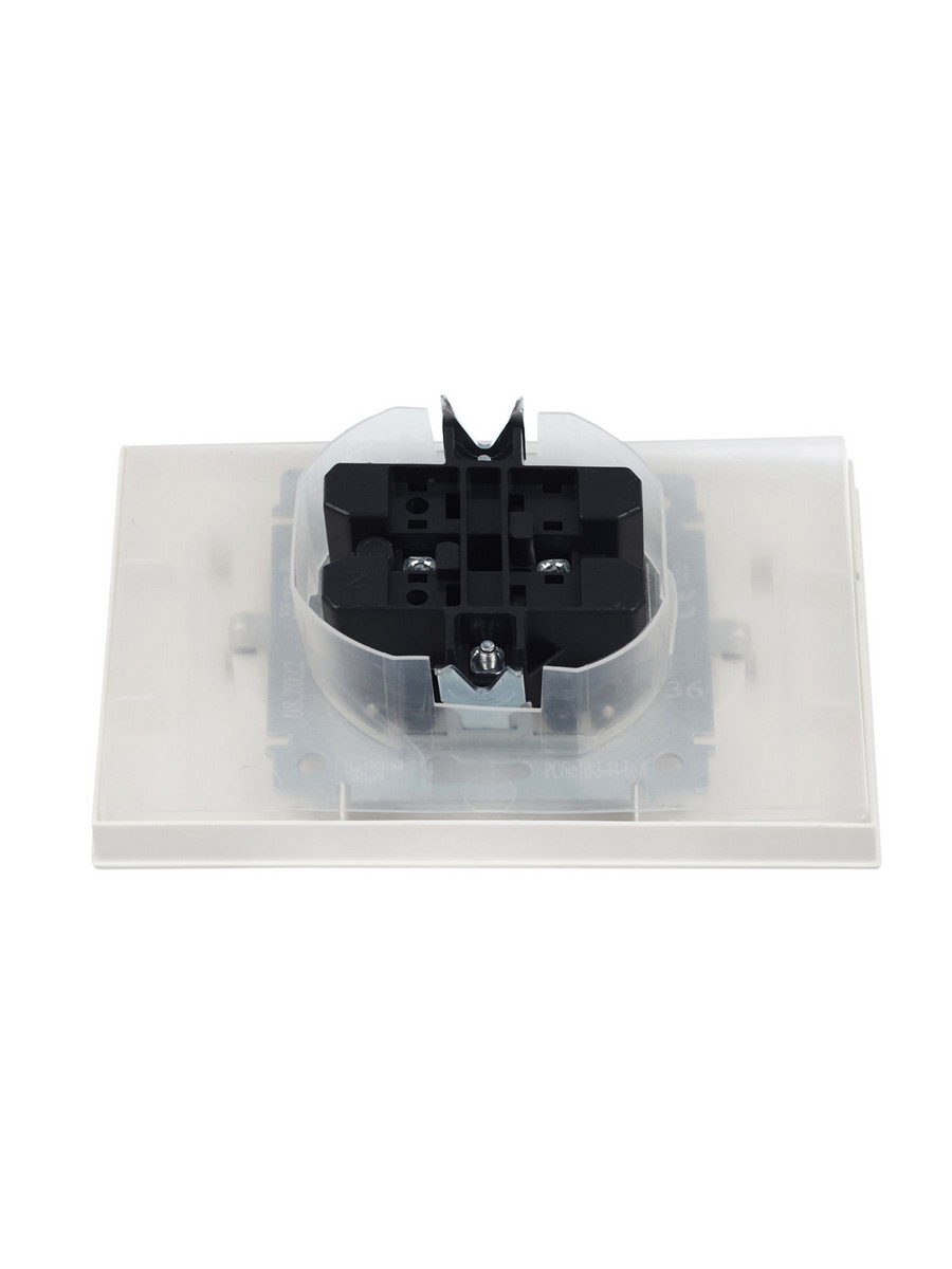 Розетка IEK BRITE 2-ая с/з с шторками и крышкой 16А в сборе IP44 РСбш12-3-44-БрЖ жемчуг BR-R26-16-44