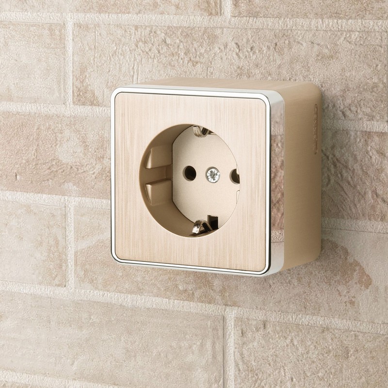 Werkel Gallant шампань рифленный Розетка Werkel с заземлением и шторками Gallant (шампань рифленый) W5071110