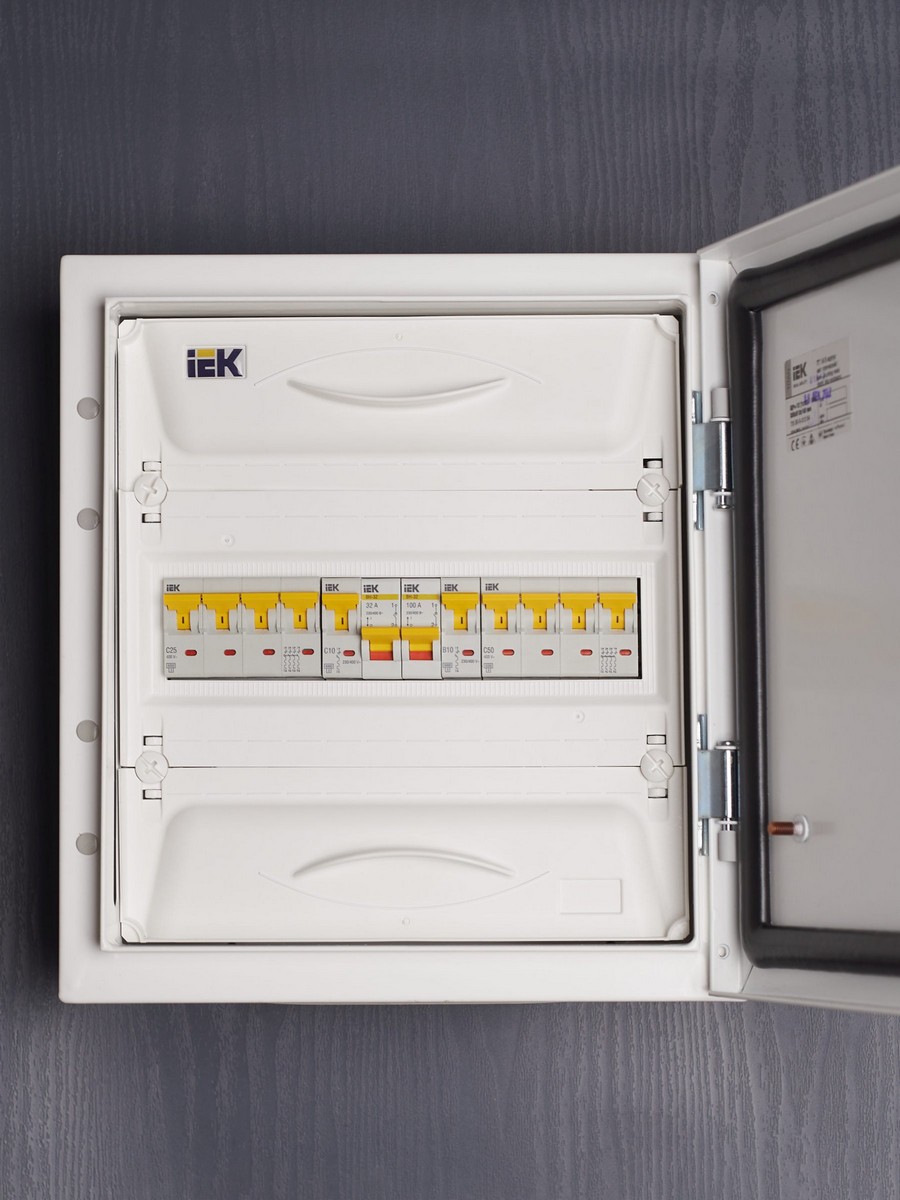 1 полюсные (однополюсные) Автоматический выключатель IEK KARAT ВА47-60M 1Р 10А 6кА B MVA31-1-010-B 