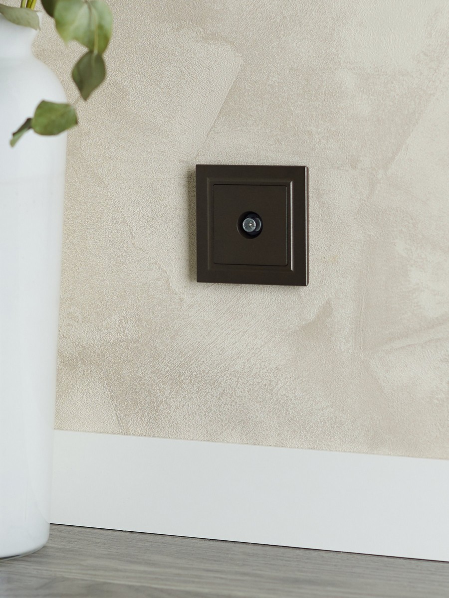 IEK Brite Бронза Розетка IEK BRITE TV проходная РТВ10-0-БрТБ темная бронза BR-A10-P-K45