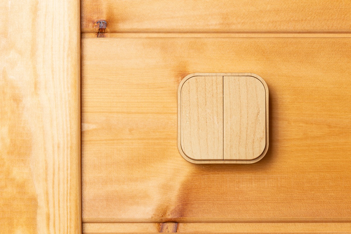 Накладные Розетки и выключатели Legrand Quteo Дерево Переключатель Legrand Quteo Сосна 2-клавишный 782266