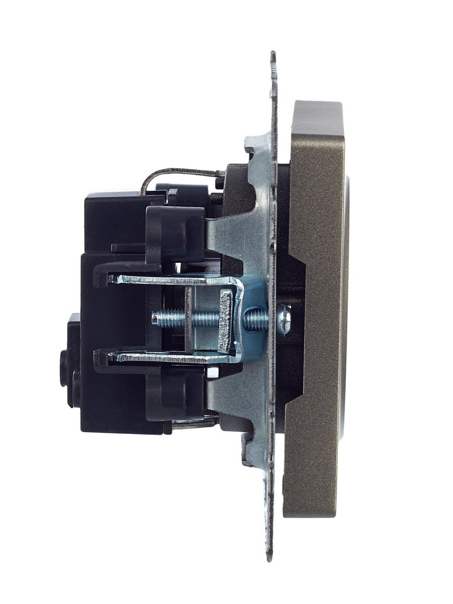 IEK Brite Шампань Розетка IEK BRITE с/з без шторок 16А РС11-1-0-БрШ шампань BR-R11-16-K37