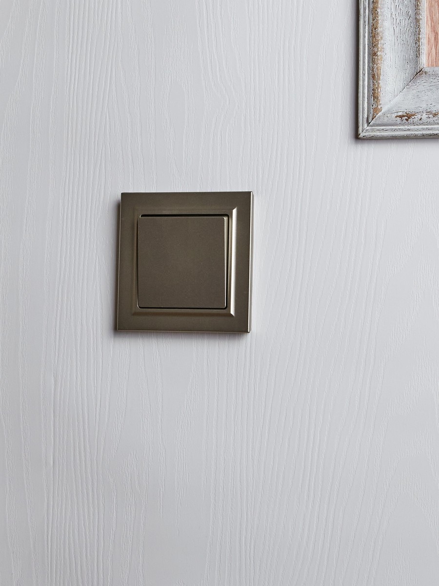 IEK Brite Шампань Выключатель IEK BRITE Шампань 1-кл. 10А в сборе ВСР10-1-0-БрШ BR-V10-0-10-K37-F