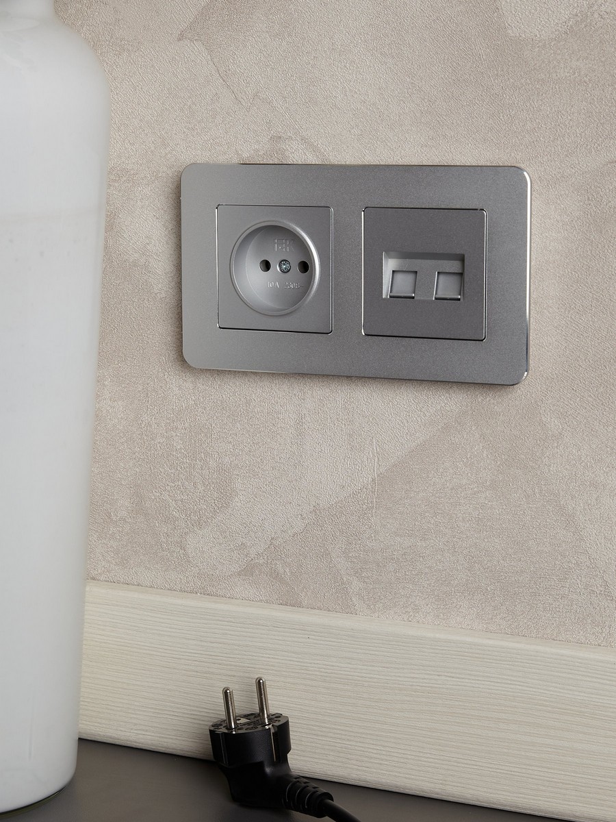 IEK Brite Алюминий Розетка IEK BRITE компьютерная двойная RJ45 кат.5E РК10-2-БрА алюминий BR-K20-1-K47